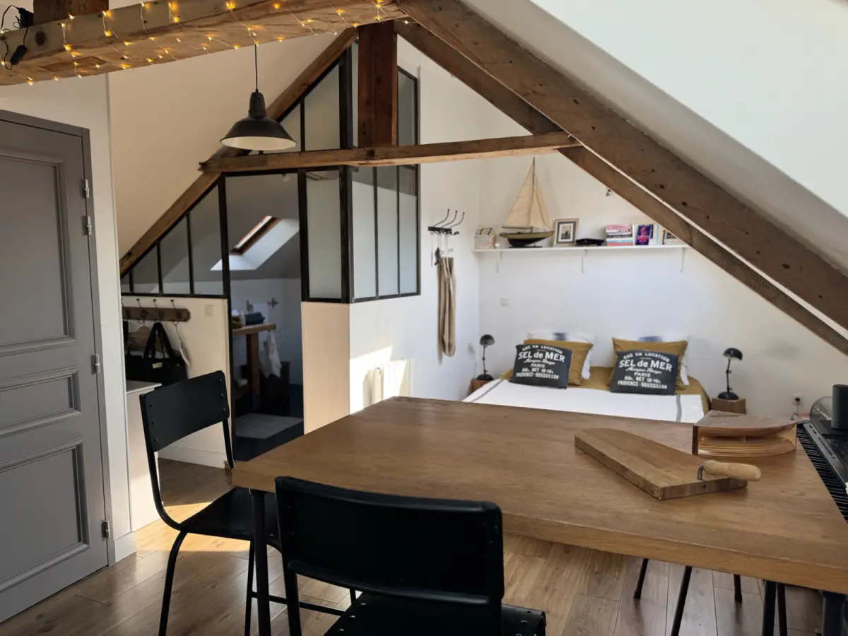 Studio sous les toits, dernier étage du gîte (photo 1)
