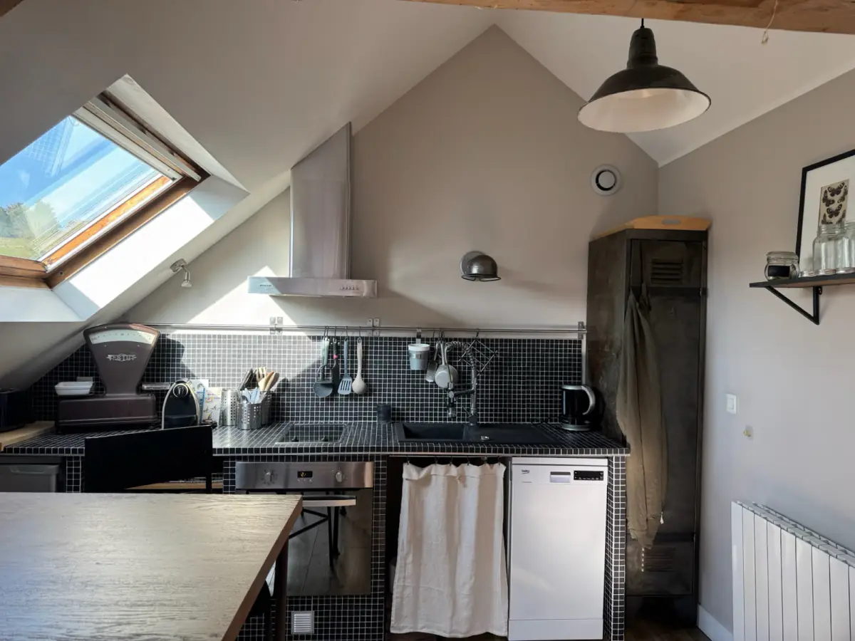 Studio sous les toits, dernier étage du gîte (photo 16)